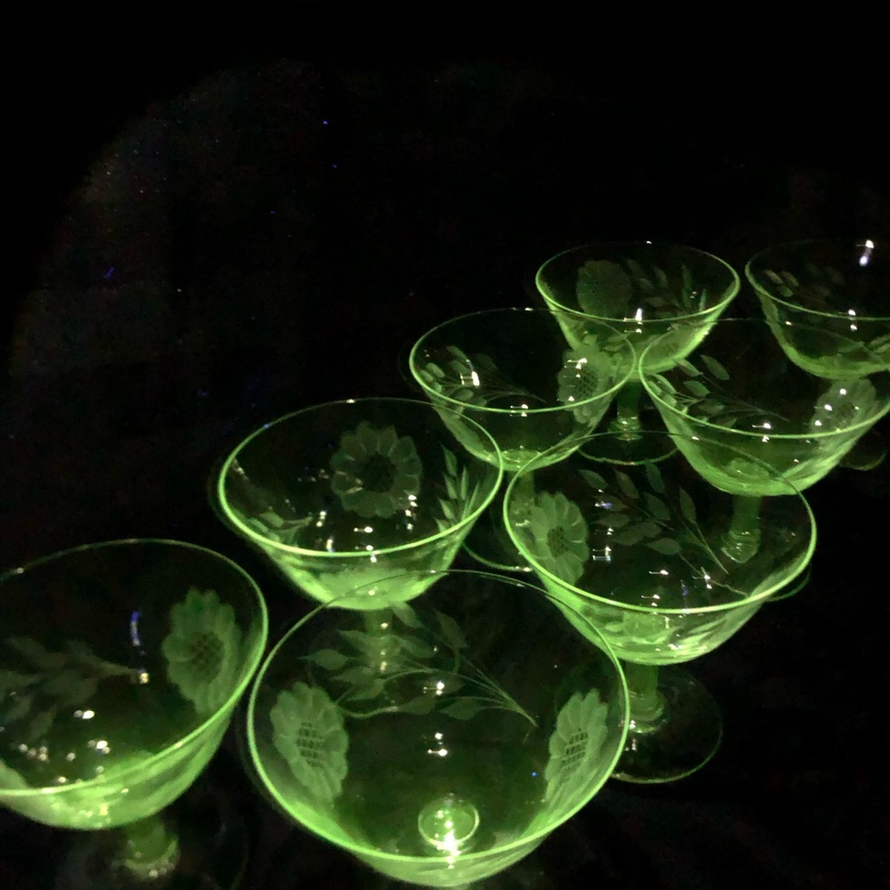 Vtg Manganese Depression Era Coupe Glasses